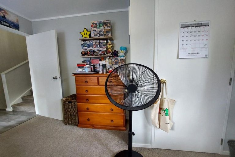 Photo of property in 2/70 Mirrabooka Avenue, Botany Downs, Auckland, 2010