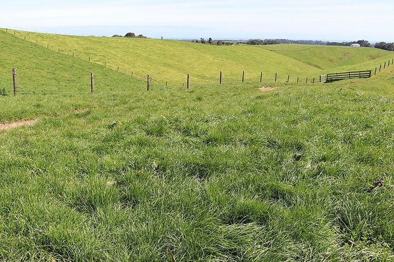 Photo of property in 888a Otaraoa Road, Tikorangi, Waitara, 4383