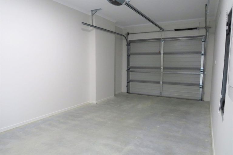 Photo of property in 21 Wai Place, One Tree Point, 0118