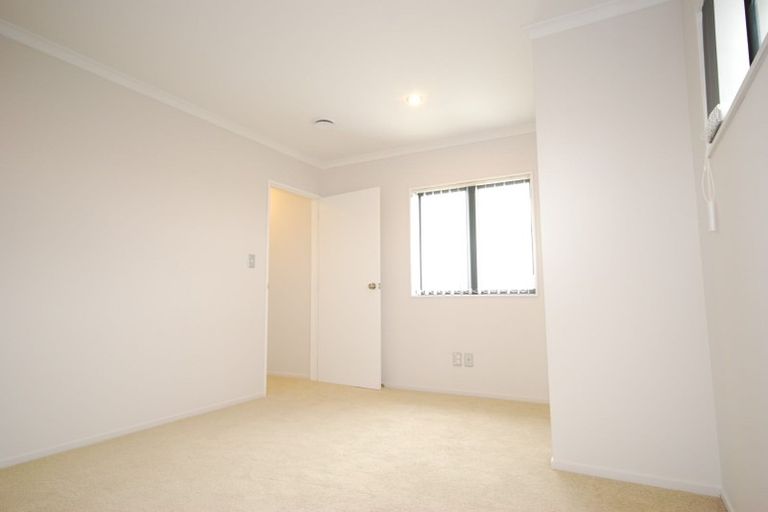 Photo of property in 8 Whekau Drive, Takanini, 2112