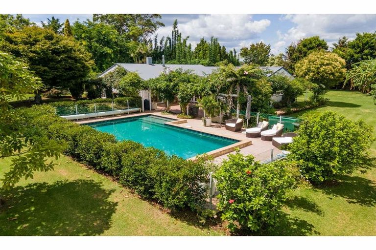 Photo of property in 37 Riverview Road, Kerikeri, 0230