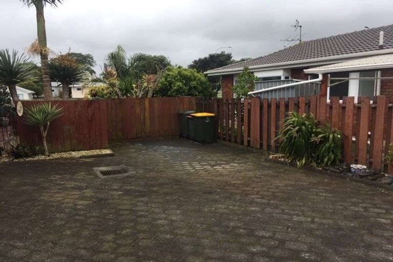 Photo of property in 2/527 Weymouth Road, Weymouth, Auckland, 2103