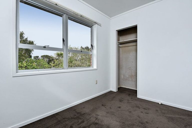 Photo of property in 34 Raymond Terrace, Northcote, Auckland, 0627