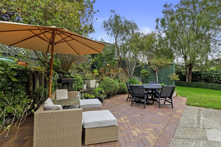 Photo of property in 4 Harewood Grove, Pinehaven, Upper Hutt, 5019