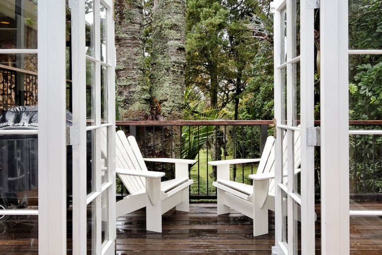 Photo of property in 199 Scenic Drive, Titirangi, Auckland, 0604