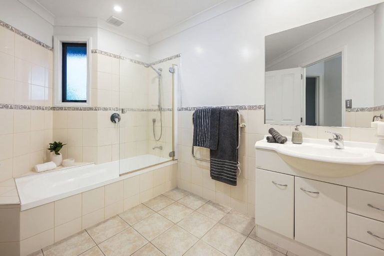 Photo of property in 2 Stonebridge Road, Temple View, Hamilton, 3289