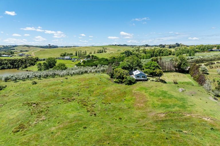 Photo of property in 47 Merril Road, Paparoa, 0571