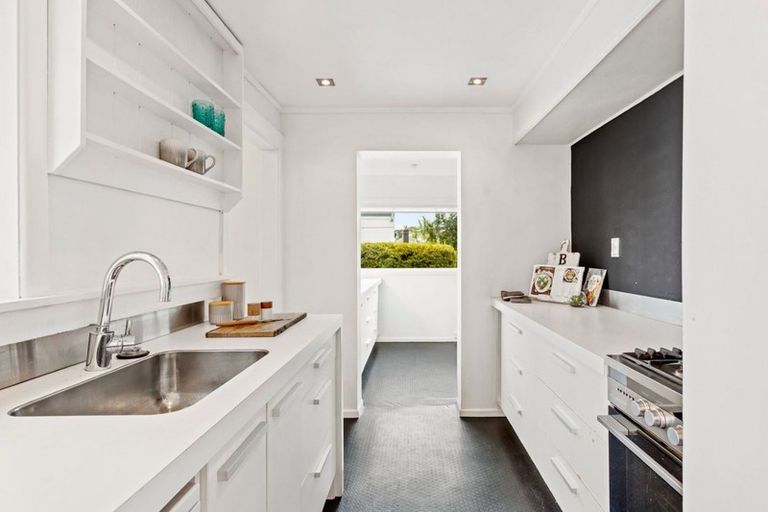 Photo of property in 50 Palmerston Road, Birkenhead, Auckland, 0626