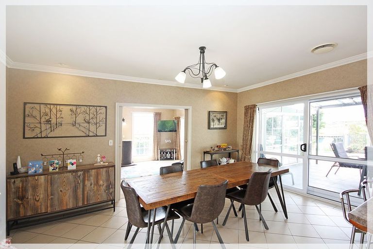 Photo of property in 54 Kawiu Road, Levin, 5510