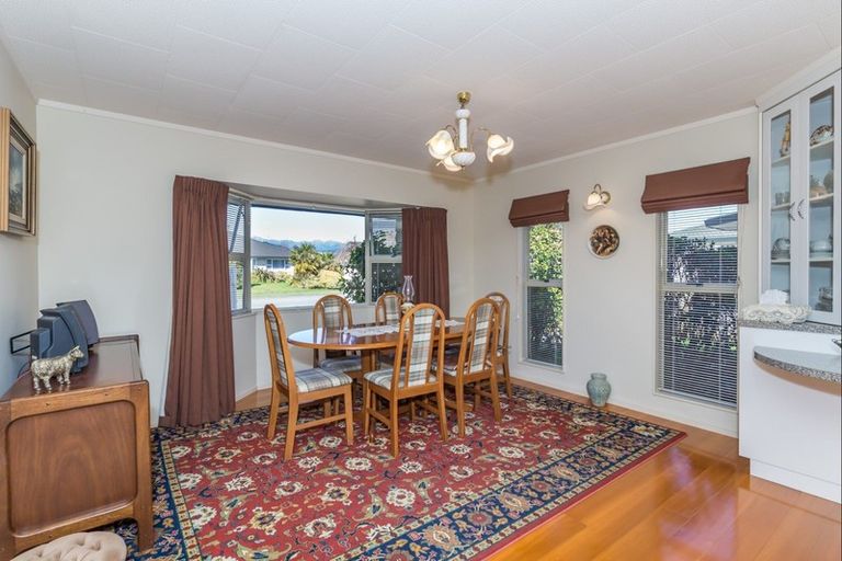 Photo of property in 28 Easton Way, Levin, 5510