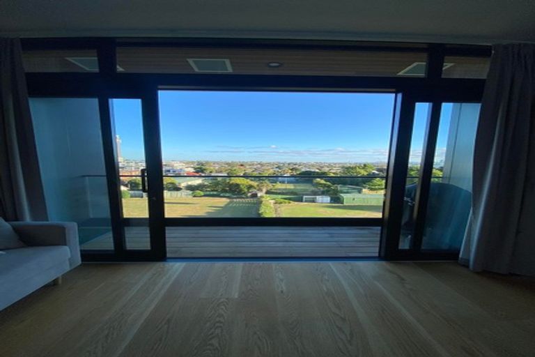 Photo of property in Frank Sargeson Apts, 305/80 Anzac Street, Takapuna, Auckland, 0622