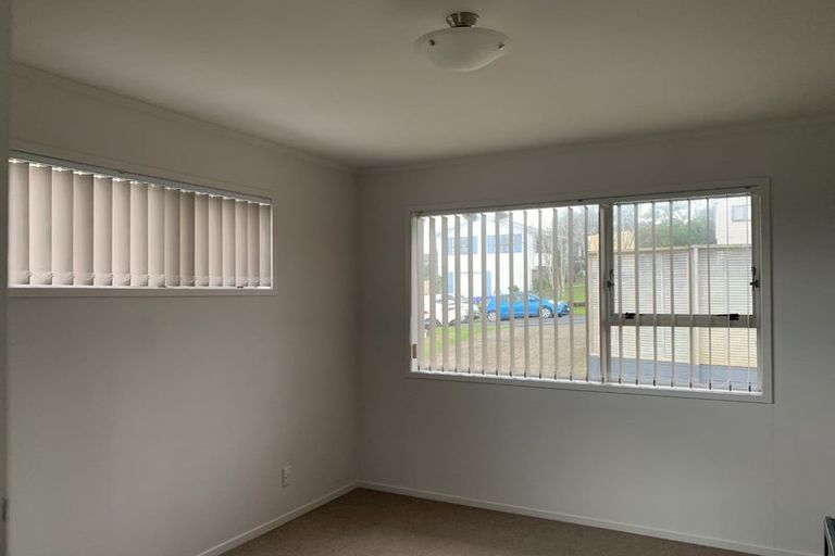 Photo of property in 12 Oreil Avenue, West Harbour, Auckland, 0618