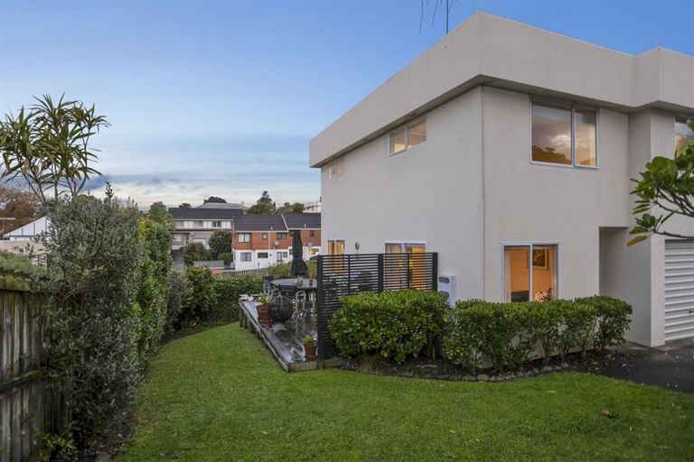 Photo of property in 29/24 Eastglen Road, Glen Eden, Auckland, 0602