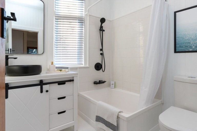 Photo of property in 17 Hornsey Road, Melrose, Wellington, 6023