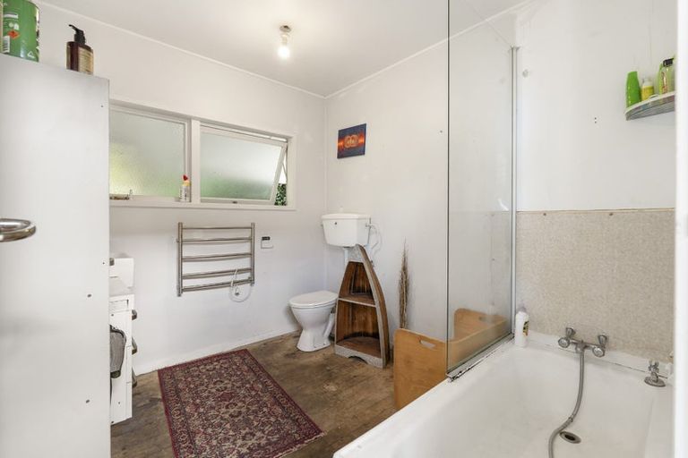 Photo of property in 18 Glenelg Road, Red Beach, 0932
