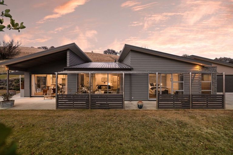 Photo of property in 44 Springbank Grove, Lower Shotover, Queenstown, 9371