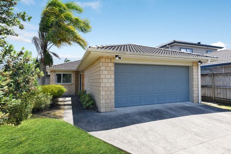 Photo of property in 8 Riverglade Parkway, Te Atatu South, Auckland, 0610