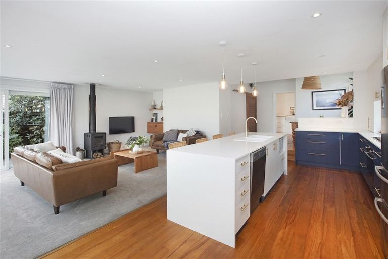 Photo of property in 215 Springfield Road, St Albans, Christchurch, 8014