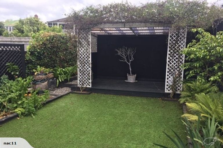 Photo of property in 1/165 Birkenhead Avenue, Birkenhead, Auckland, 0626
