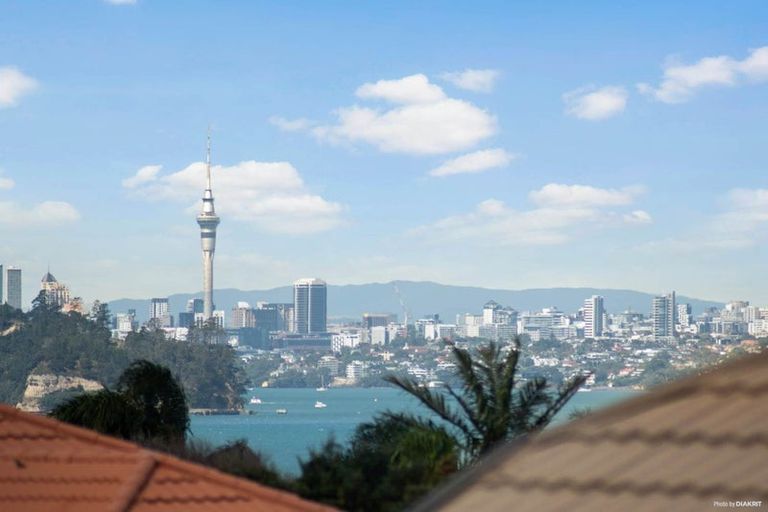 Photo of property in 10 Bridgehead Cove, West Harbour, Auckland, 0618