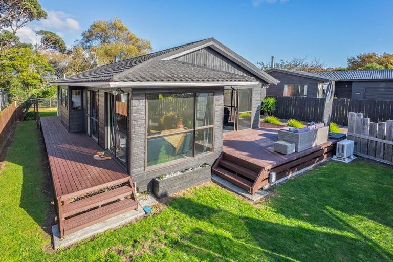 Photo of property in 16 The Avenue, Paraparaumu Beach, Paraparaumu, 5032