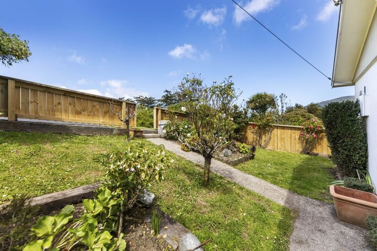 Photo of property in 24 Downes Road, Roseneath, Port Chalmers, 9023