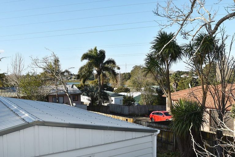 Photo of property in 52 Beaubank Road, Kelston, Auckland, 0602