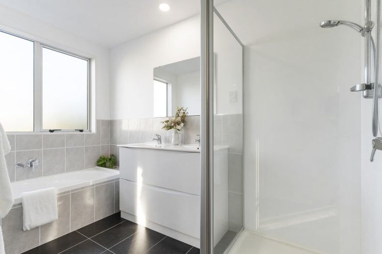 Photo of property in 12 Phar Lap Crescent, Takanini, 2112