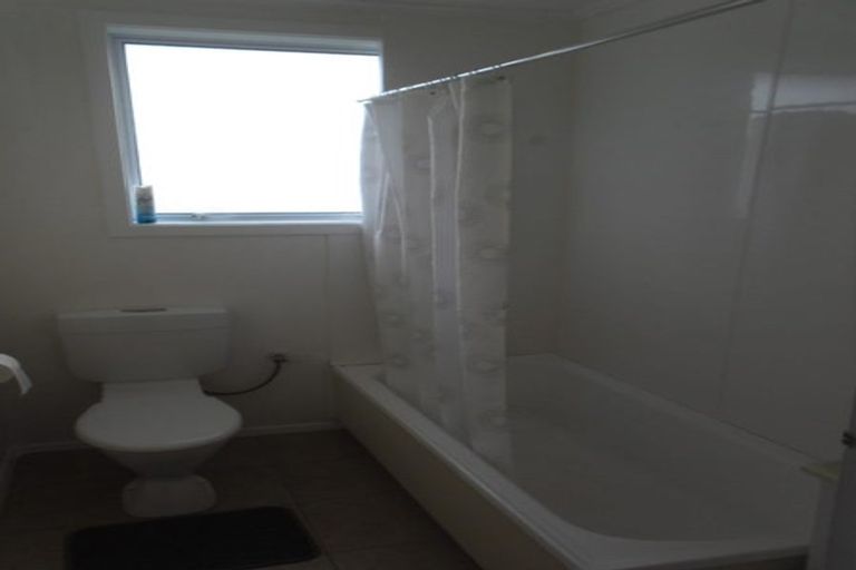 Photo of property in 2/1115 Fergusson Drive, Clouston Park, Upper Hutt, 5018