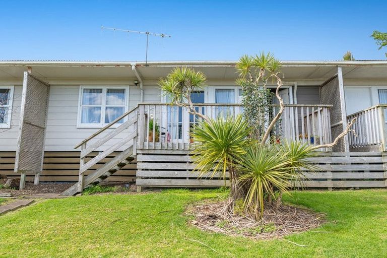 Photo of property in 2 Kaipara Crescent, Helensville, 0800