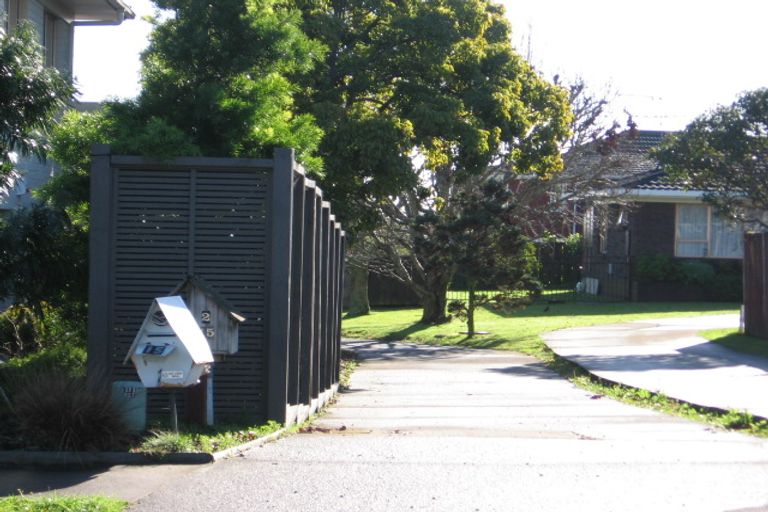 Photo of property in 2/15 Fielding Crescent, Farm Cove, Auckland, 2012