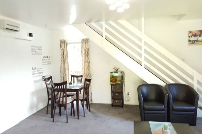 Photo of property in 2/42 Tree View Avenue, Glenfield, Auckland, 0629