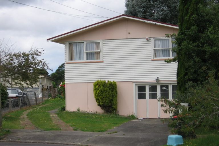 Photo of property in 9 Lucknow Place, Blockhouse Bay, Auckland, 0600