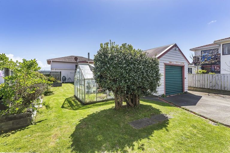 Photo of property in 12 Beach Road, Titahi Bay, Porirua, 5022