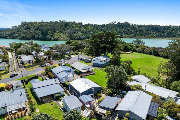 Photo of property in 33a Rambler Crescent, Beach Haven, Auckland, 0626