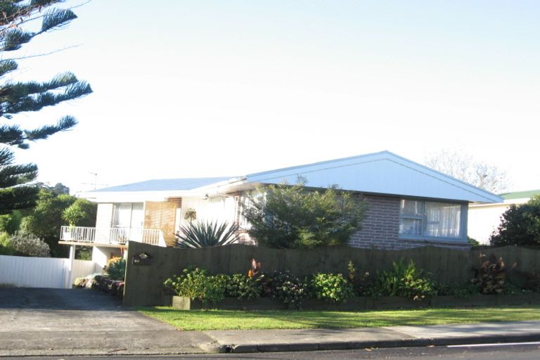 Photo of property in 20 Lawrence Crescent, Hillpark, Auckland, 2102