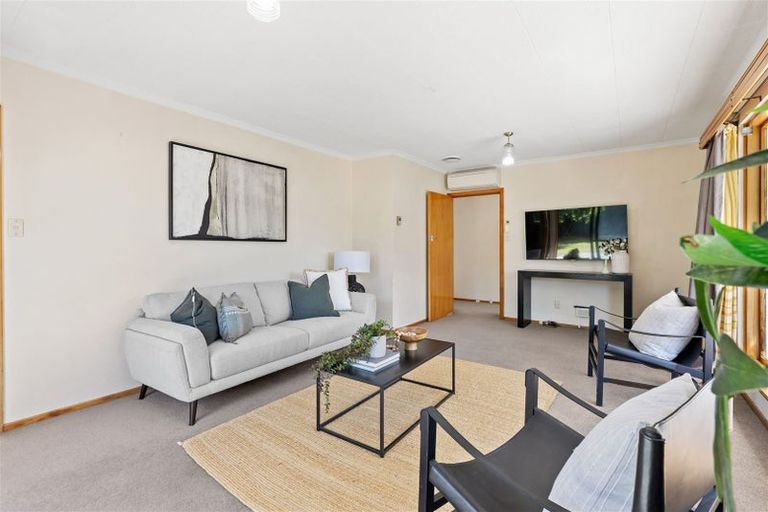 Photo of property in 8 Davidson Crescent, Hornby, Christchurch, 8042