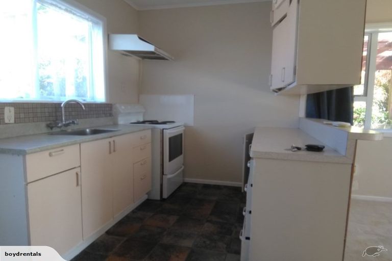 Photo of property in 23b Somes Crescent, Newlands, Wellington, 6037