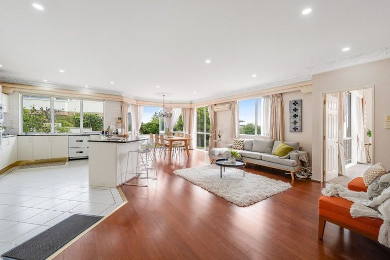 Photo of property in 35 Mccahill Views, Botany Downs, Auckland, 2010