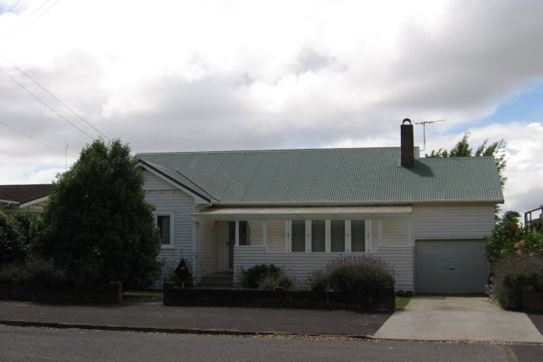 Photo of property in 63 Harbour View Road, Point Chevalier, Auckland, 1022