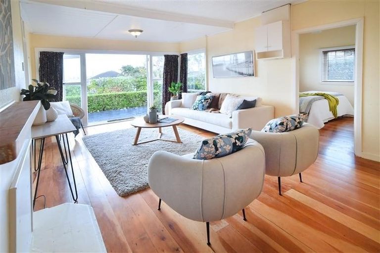 Photo of property in 1/8 Orchard Road, Waiake, Auckland, 0630