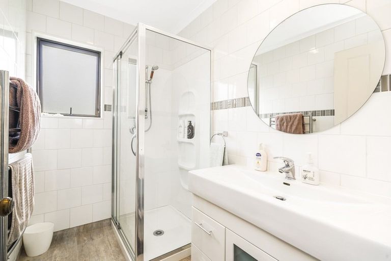 Photo of property in 11 Sunset Close, Western Heights, Hamilton, 3200