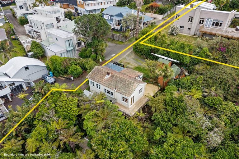 Photo of property in 9 Rangitoto Terrace, Milford, Auckland, 0620