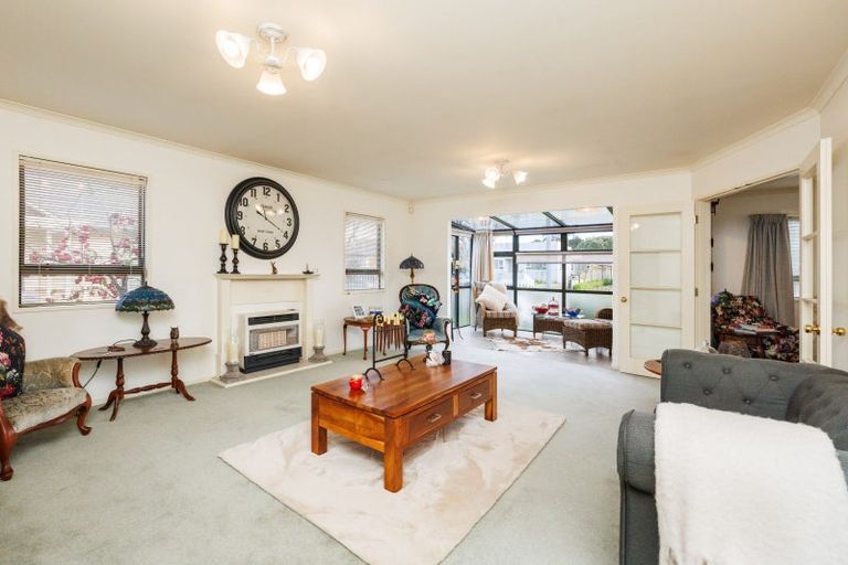 Photo of property in 18 Winston Avenue, Hokowhitu, Palmerston North, 4410