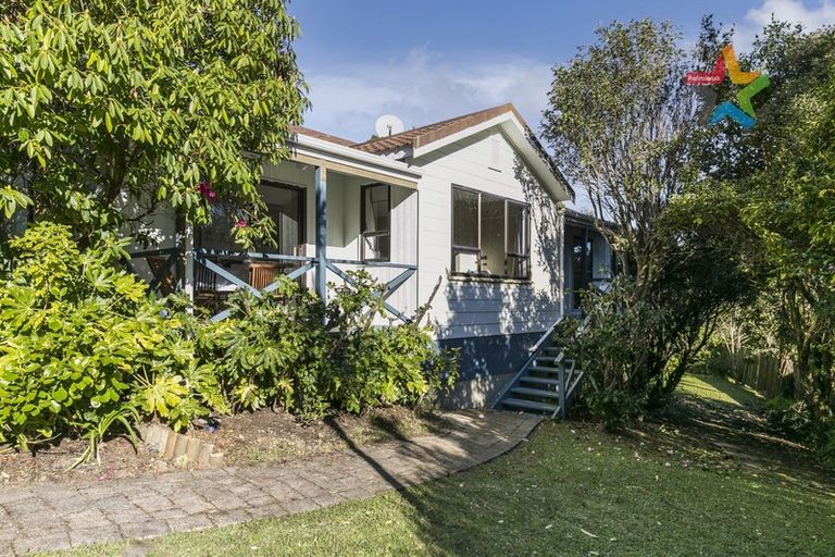Photo of property in 4 Alanbrooke Place, Karori, Wellington, 6012