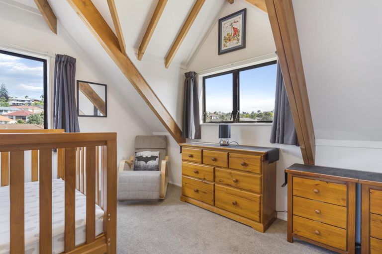 Photo of property in 6 Channing Crescent, Botany Downs, Auckland, 2010