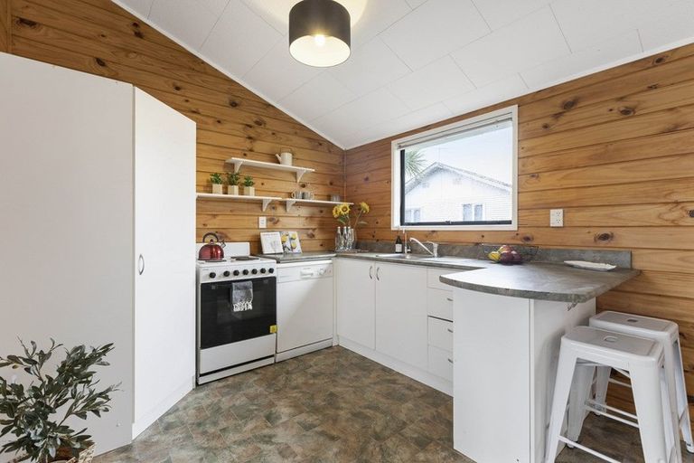 Photo of property in 2/44 Hayman Place, Beach Haven, Auckland, 0626