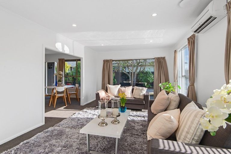 Photo of property in 43 Sarabande Avenue, Redwood, Christchurch, 8051