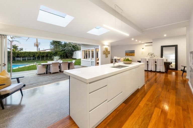 Photo of property in 106 St Heliers Road, Saint Heliers, Auckland, 1071