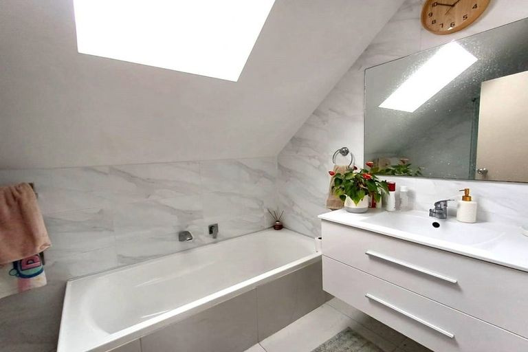 Photo of property in 10/37 Fields Parade, Oteha, Auckland, 0632